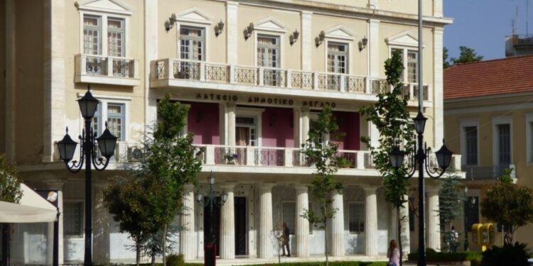 Ένας δεν μιλάει