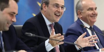 Χατζηδάκης: Παρατείνεται μέχρι τον Οκτώβριο το market pass-