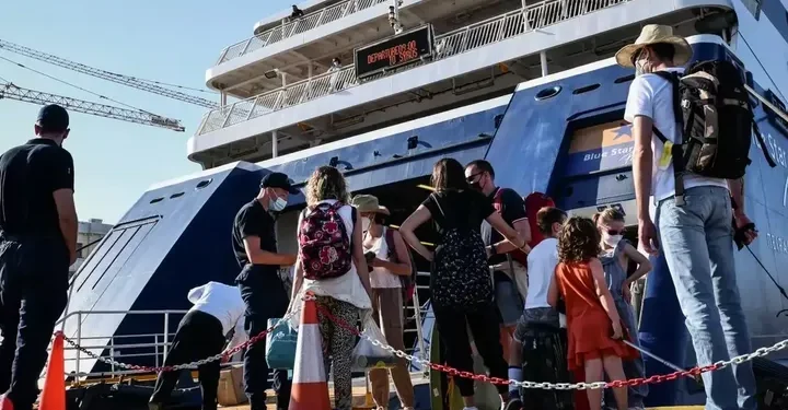 Κυβερνητική παρέμβαση για τις αυξημένες τιμές στα ακτοπλοϊκά