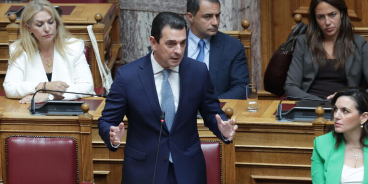Σκρέκας: «Επιτακτική ανάγκη για νέα μέτρα κατά του πληθωρισμού»