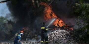 Άγιος Όρος: Σε εξέλιξη φωτιά