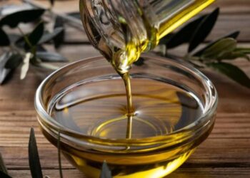 Στα ύψη η τιμή του ελαιόλαδου – Πρόβλεψη για έκρηξη ακρίβειας τον χειμώνα