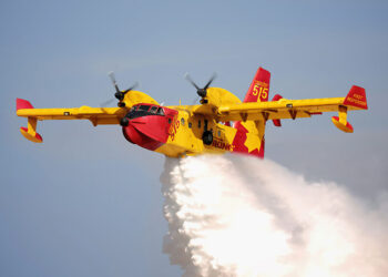 «Κλείδωσαν» τα υπερσύγχρονα Canadair 515 για την Ελλάδα: Πότε θα έρθουν, τι δυνατότητες έχουν [βίντεο]