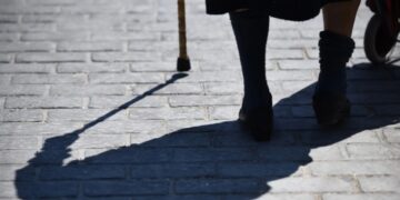 Ζάκυνθος: Ηλικιωμένη έσωσε τη ζωή της δαγκώνοντας ληστή – Προσπάθησε να την πνίξει