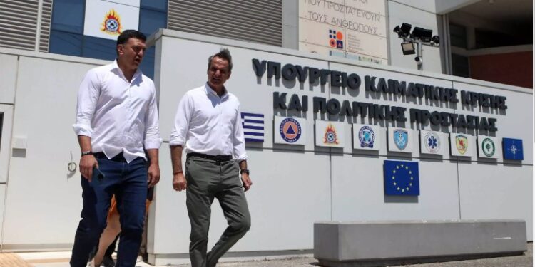 Οι πυρκαγιές «ανάβουν» την κόντρα της κυβέρνησης με την αντιπολίτευση
