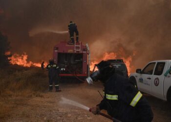 Αναζωπυρώσεις και εκκενώσεις οικισμών στον Έβρο – Πυρκαγιές σε Πλάτσα Μεσσηνίας και Παιανία