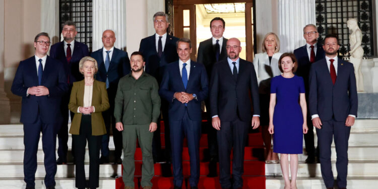 Μητσοτάκης: Δείπνο στους ηγέτες των Βαλκανίων και τους επικεφαλής της ΕΕ – Τι είπε με Ζελένσκι – Δείτε φωτογραφίες και βίντεο