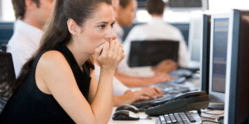 Oι αυξήσεις που θα πάρουν 663.000 στο Δημόσιο