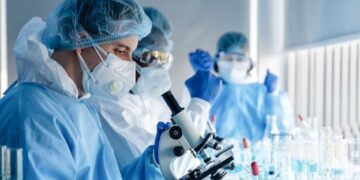 Κορονοϊός: Την Παρασκευή 321 θετικά-158 άνδρες και 163 γυναίκες με μέσο όρο ηλικίας τα 49,40 έτη.
