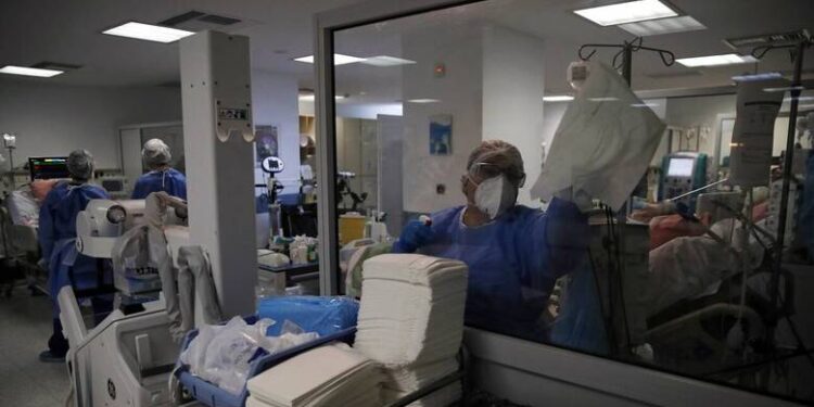 ΠΟΕΔΗΝ: Το ΕΣΥ απαιτεί πολιτική παρέμβαση – Ο χαμηλότερος αριθμός νοσηλειών με COVID στις ΜΕΘ