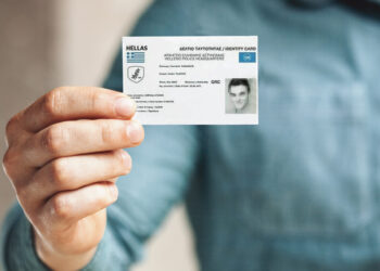 Γιάννης Οικονόμου: Σε δύο χρόνια από σήμερα δεν θα ισχύουν οι παλιές ταυτότητες – Από 25 Σεπτεμβρίου η έκδοση των νέων