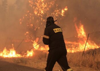 Συναγερμός στην Πυροσβεστική – Πολύ υψηλός αύριο, Τετάρτη ο κίνδυνος φωτιάς