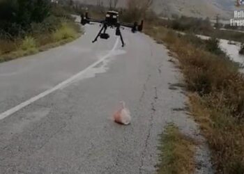 Παράδοση φαρμάκων με drone από το Πυροσβεστικό Σώμα σε αποκλεισμένες περιοχές