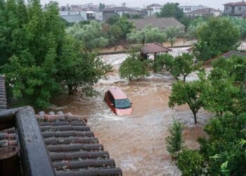 Θεομηνία στο Πήλιο: Πτυσσόμενη γέφυρα επιστράτευσε ο στρατός για τα αποκομμένα χωριά