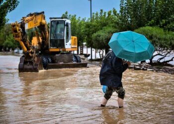 Σοβαρά προβλήματα στην Εύβοια από τις πλημμύρες, δεκάδες εγκλωβισμένοι – Εικόνες καταστροφής στον Βόλο