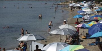 Ο καιρός σήμερα: Ισχυροί άνεμοι και έως 32 βαθμούς η θερμοκρασία