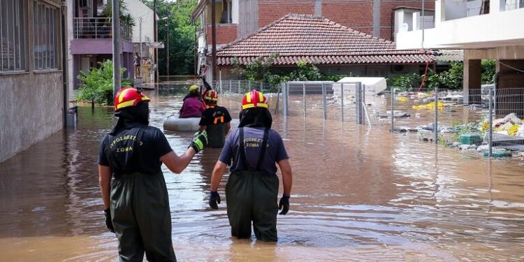 Μαγιορκίνης: Μείνετε μακριά από λιμνάζοντα νερά – Κίνδυνος γαστρεντερίτιδας και ηπατίτιδας