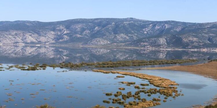Πλημμύρες Θεσσαλία: Αγωνία για τον κίνδυνο υπερχείλισης της λίμνης Κάρλα