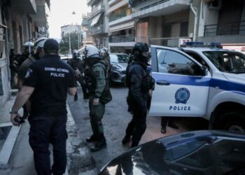 Βρέθηκε ολόκληρο οπλοστάσιο σε αποθήκη στο Κολωνάκι