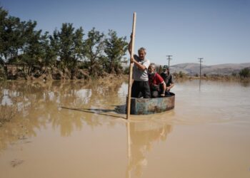 Θεσσαλία: Απειλεί η υγειονομική κρίση-Σε απελπισία οι κάτοικοι μετά τις καταστροφικές πλημμύρες