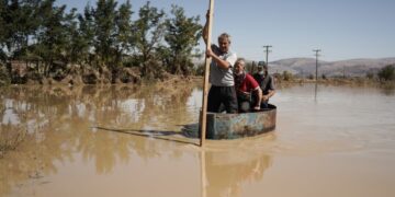 Θεσσαλία: Απειλεί η υγειονομική κρίση-Σε απελπισία οι κάτοικοι μετά τις καταστροφικές πλημμύρες