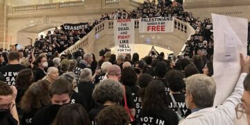 Νέα Υόρκη: Εκατοντάδες συλλήψεις Εβραίων διαδηλωτών – Zητούσαν κατάπαυση πυρός στη Γάζα