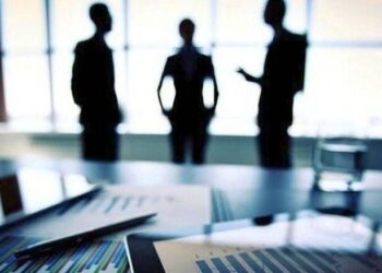 ΙΟΒΕ: Σταθερή η ελληνική ανάπτυξη 2,4% – Οι παράγοντες που θα κρίνουν το μέλλον