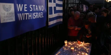 Επιμνημόσυνη δέηση στην Εβραϊκή Συναγωγή Αθηνών για τα θύματα από την επίθεση της Χαμάς