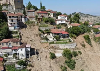 Με drone μετέφεραν τρόφιμα και φάρμακα σε αποκλεισμένους κατοίκους στον δήμο Μουζακίου