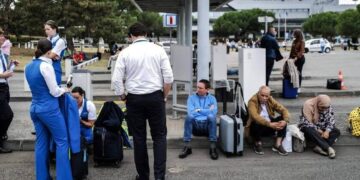 Γαλλία: Νέοι συναγερμοί για βόμβα σε 18 αεροδρόμια, 10 εκκενώθηκαν