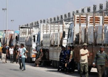 Τρίτο κομβόι με ανθρωπιστική βοήθεια για τη Γάζα διέσχισε το πέρασμα της Ράφα