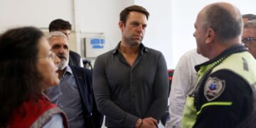 Επίσκεψη Στ.Κασσελάκη στο ΕΚΑΒ Θεσσαλονίκης: Δεν είναι δυνατό κάποιος που σώζει ζωές να μην μπορεί να ζήσει τη δική του