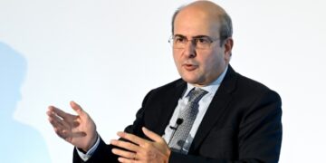 Ο Economist έδωσε δύο χρυσά μετάλλια στην Ελλάδα -Χατζηδάκης: Αποτυπώνει την πρόοδο της οικονομίας μας
