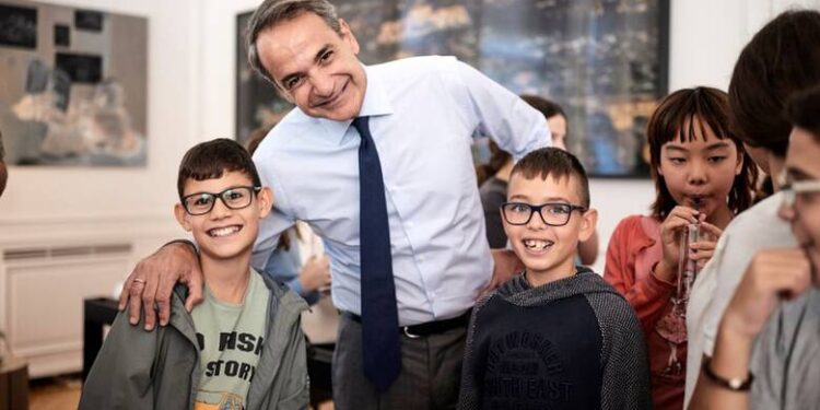 H… ξεχωριστή συνάντηση του Κυριάκου Μητσοτάκη στο Μέγαρο Μαξίμου