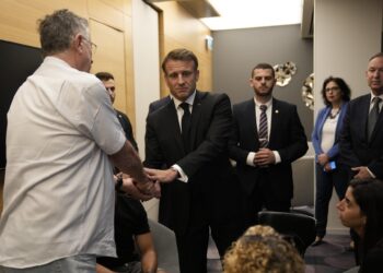 Μακρόν: Με το Ισραήλ μας ενώνει το πένθος – Τζ. Μπάιντεν: Προϋπόθεση κατάπαυσης του πυρός η απελευθέρωση των ομήρων