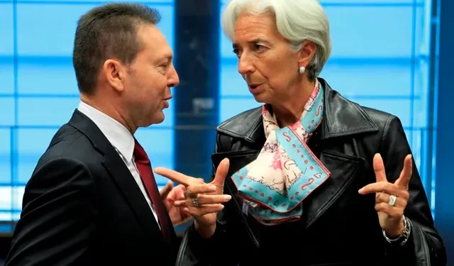 Για πρώτη φορά μετά από 15 μήνες η ΕΚΤ δεν αναμένεται να αυξήσει τα επιτόκια – Στην Αθήνα η συνεδρίασή της την Πέμπτη