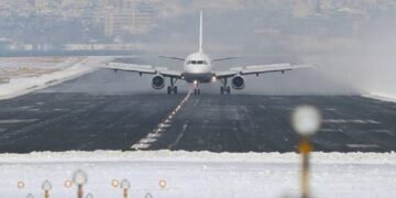 Αναγκαστική προσγείωση αεροσκάφους στη Θεσσαλονίκη – Κοριτσάκι έπαθε επιληπτική κρίση