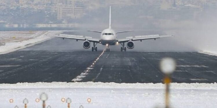 Αναγκαστική προσγείωση αεροσκάφους στη Θεσσαλονίκη – Κοριτσάκι έπαθε επιληπτική κρίση