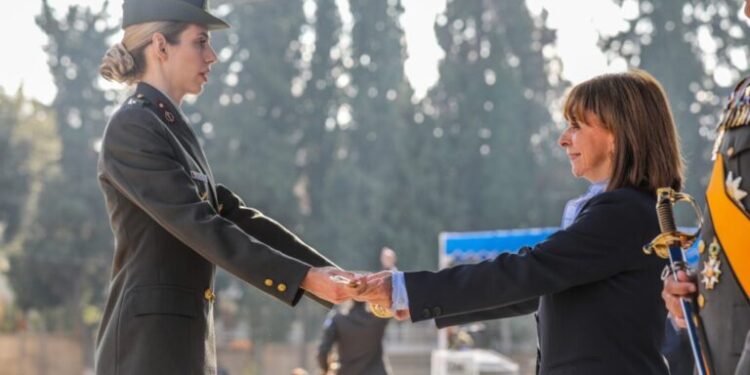 Στην τελετή ορκωμοσίας των νέων αξιωματικών της ΣΣΑΣ Θεσσαλονίκης παρέστη η ΠτΔ