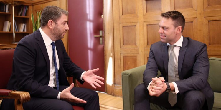 Ν. Ανδρουλάκης- Στ. Κασσελάκης: Συνεννόηση για τις υποθέσεις των υποκλοπών και των Τεμπών