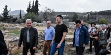 Περιοδεία Στ. Κασσελάκη στον νομό Κορινθίας – Επίσκεψη στον αρχαιολογικό χώρο και σε οινοποιεία της Νεμέας