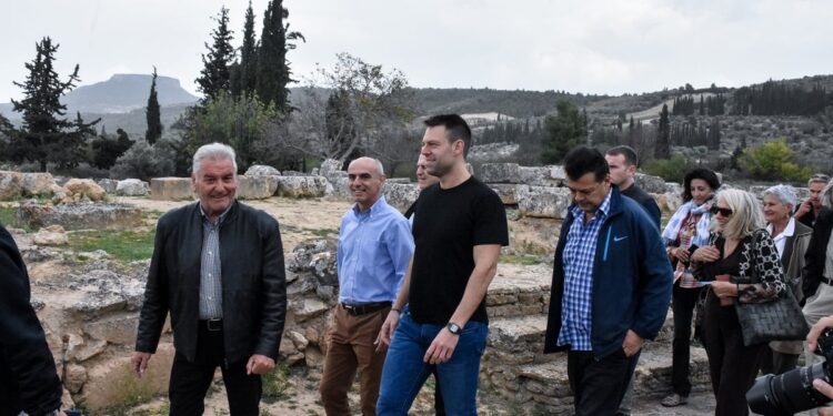 Περιοδεία Στ. Κασσελάκη στον νομό Κορινθίας – Επίσκεψη στον αρχαιολογικό χώρο και σε οινοποιεία της Νεμέας