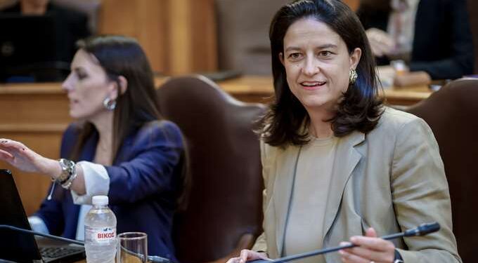 Ν. Κεραμέως: Το νέο σύστημα Επιλογής Διοικήσεων στο Δημόσιο «αλλάζει νοοτροπίες» – Ψηφίστηκε το ν/σ