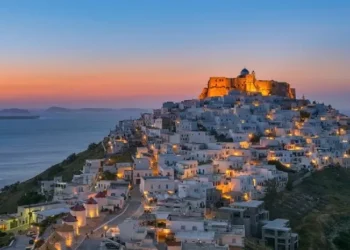 Travel.com: Τα 16 νησιά που κάνουν την Ελλάδα ασυναγώνιστη