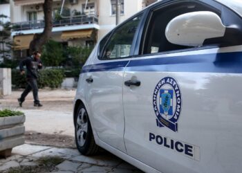 Αχαΐα: Χειροπέδες σε ανήλικο που πουλούσε κοκαΐνη και κάνναβη – Συνελήφθη και η μητέρα του