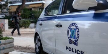 Αχαΐα: Χειροπέδες σε ανήλικο που πουλούσε κοκαΐνη και κάνναβη – Συνελήφθη και η μητέρα του