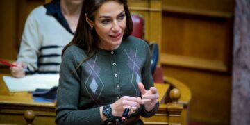 Στη Θεσσαλονίκη για τα εγκαίνια των πρώτων κοινωνικών κατοικιών η Δόμνα Μιχαηλίδου