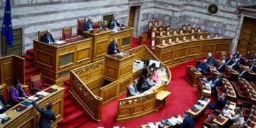 Την απόσυρση του νομοσχεδίου για τις ΣΣΕ ζήτησε η αντιπολίτευση – Ν. Κεραμέως: Μιλήστε καθαρά αν τις θέλετε και μην υπεκφεύγετε