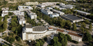 “Ναι” σε Νομική υπό προϋποθέσεις