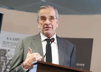 Στο ”χαρτί” των υποκλοπών στρέφεται ο Αντώνης Σαμαράς